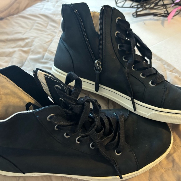 Black soft UGG booties- - Picture 3 of 4